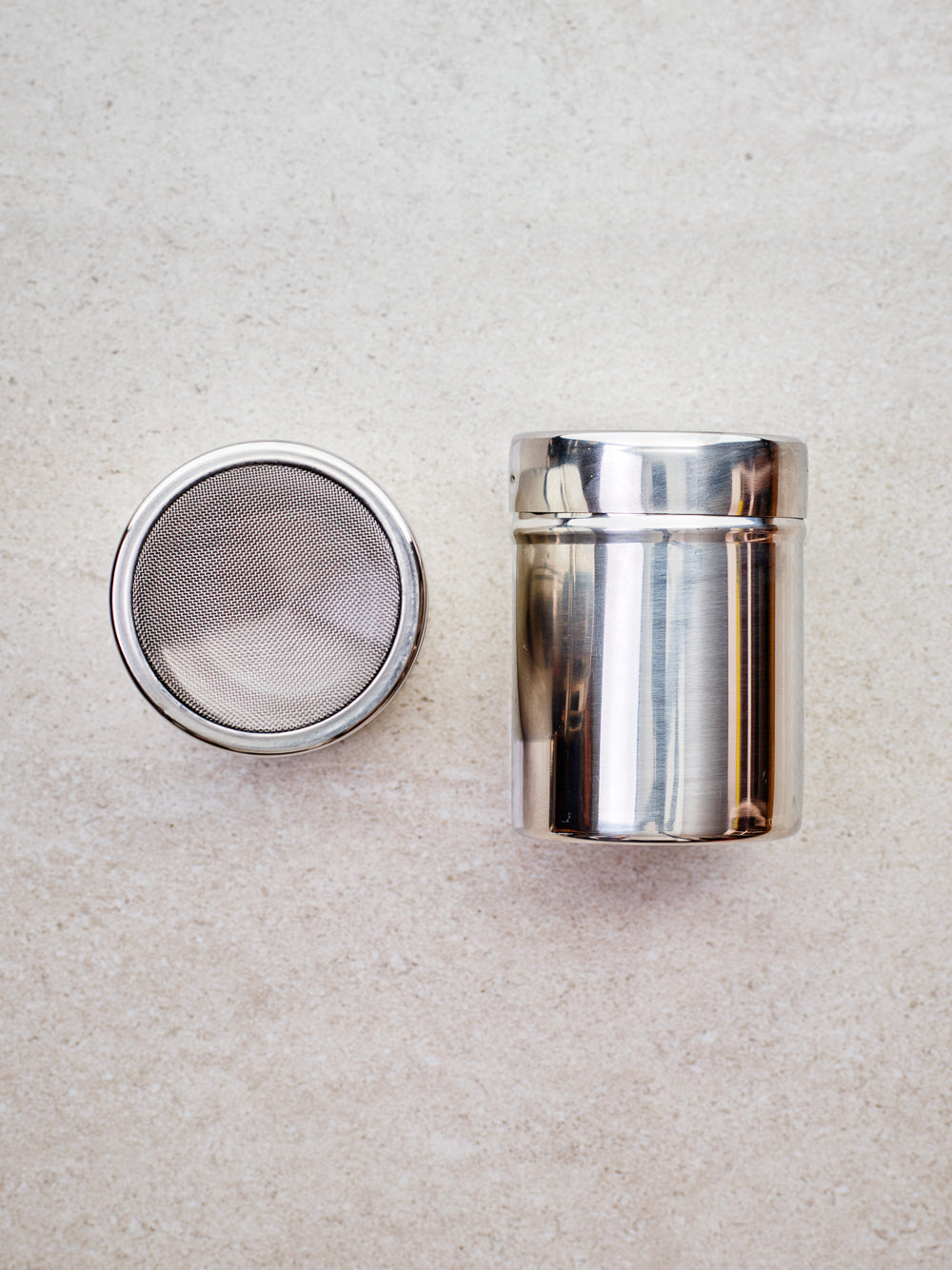 Sugar shaker with net lid