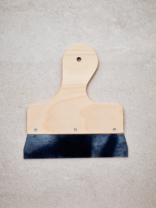 Dough spatula with wooden handle