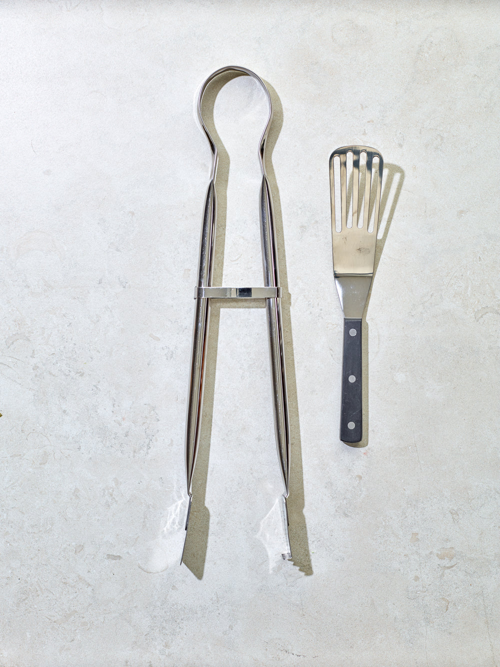 Barbecue tongs large