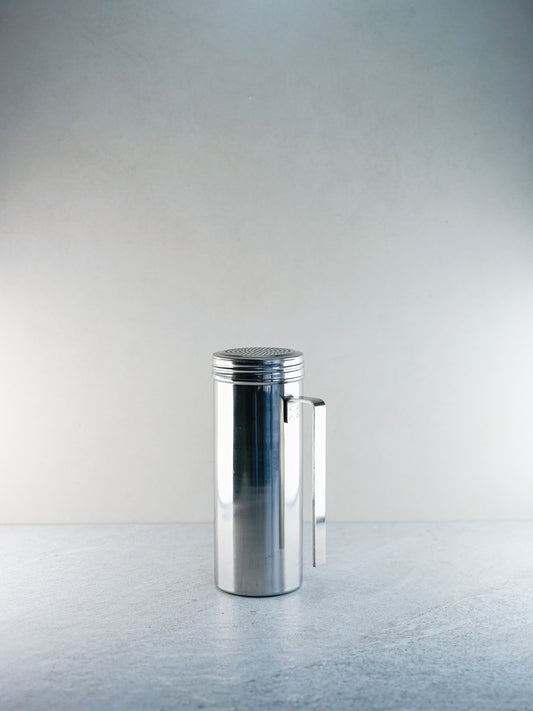 Sugar shaker with handle