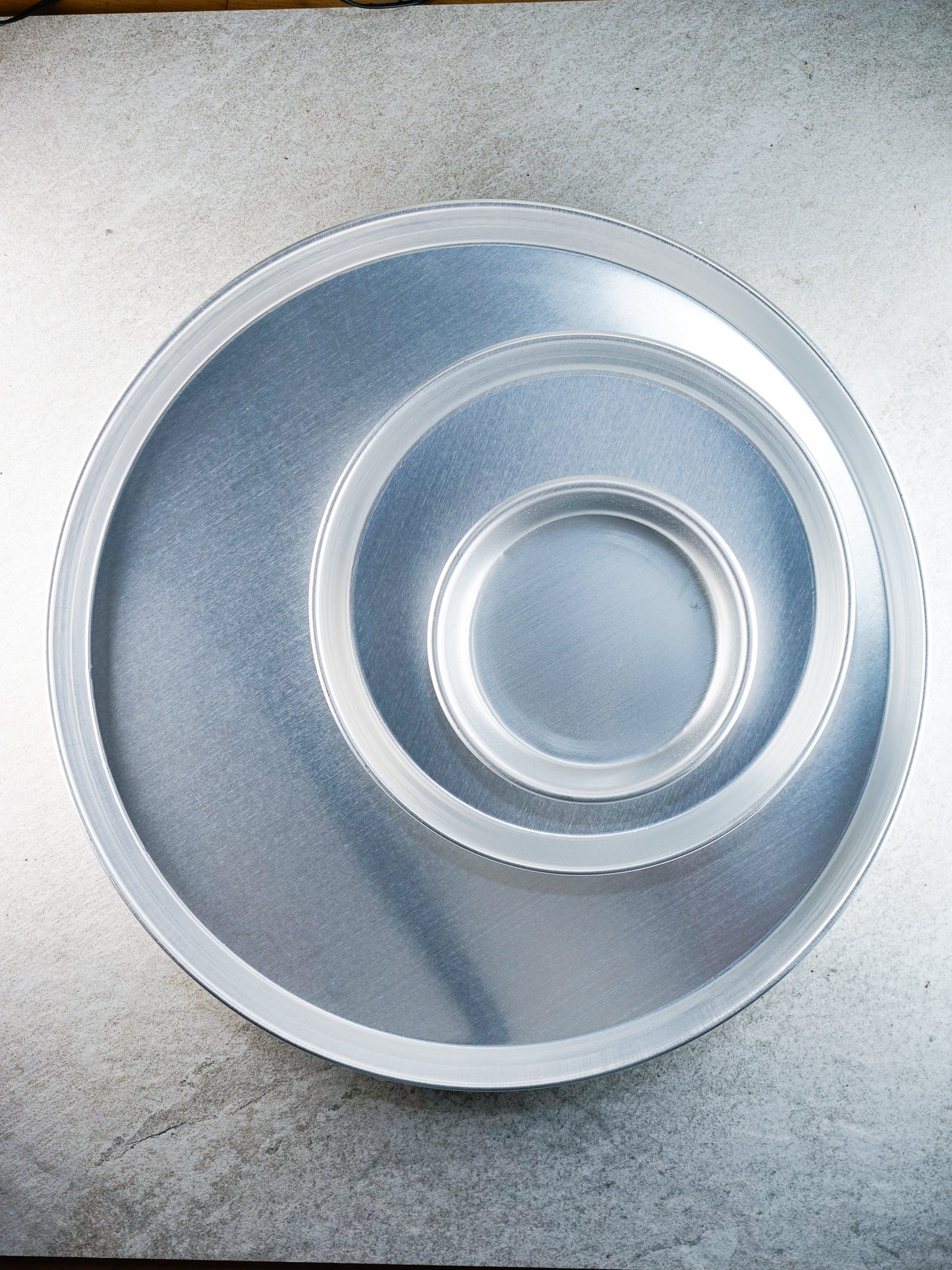 Round aluminum tray