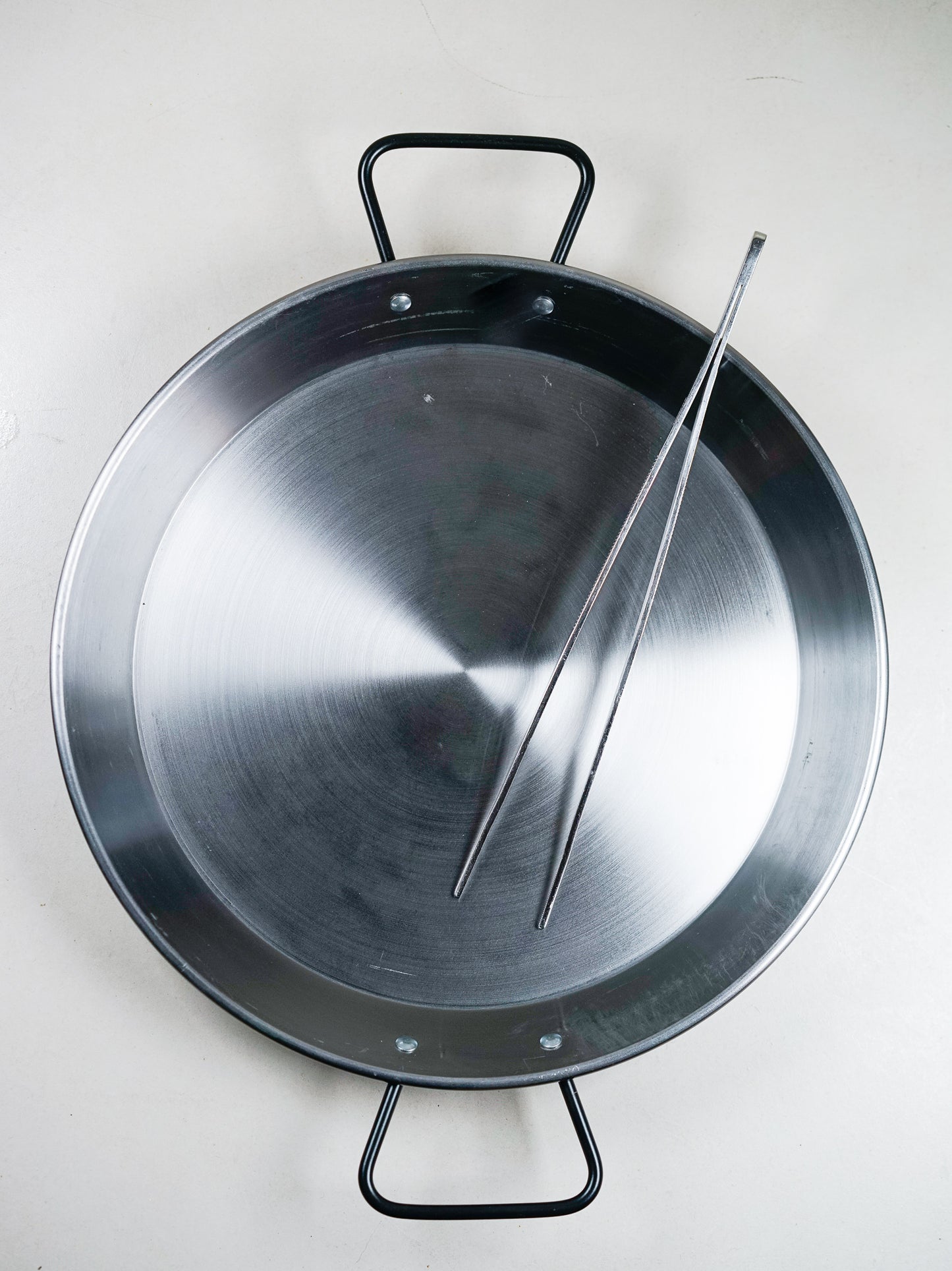 Paella pan