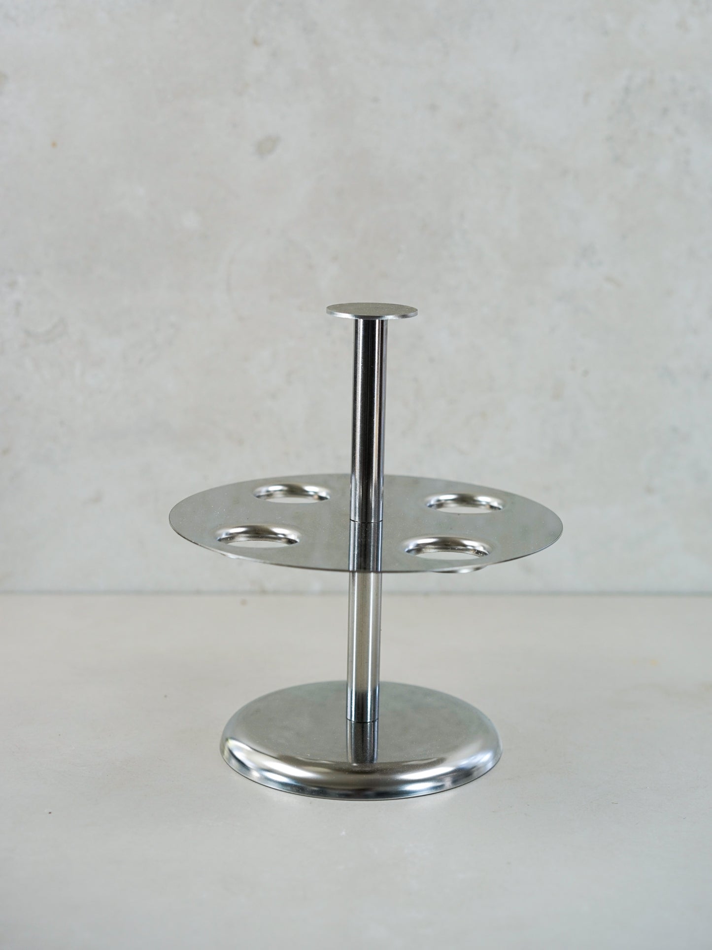 Strut holder