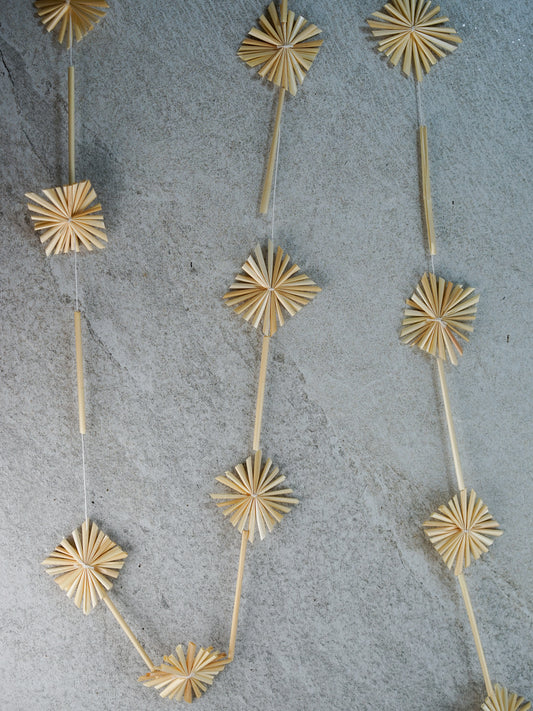 Straw garland